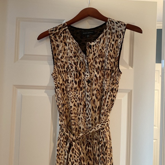 Leopard print maxi dress with belt. Banana Republic size Small - Picture 4 of 4